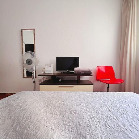 Vivienda La Merced Apartment Huelva Bagian luar foto